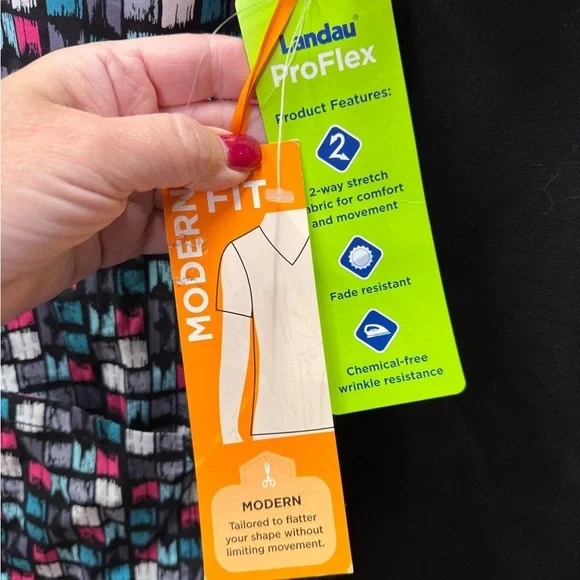 NEW- Labdu Women’s Colorful Patterned Scrub Top Pro Flex  Sz XS - Picture 7 of 11